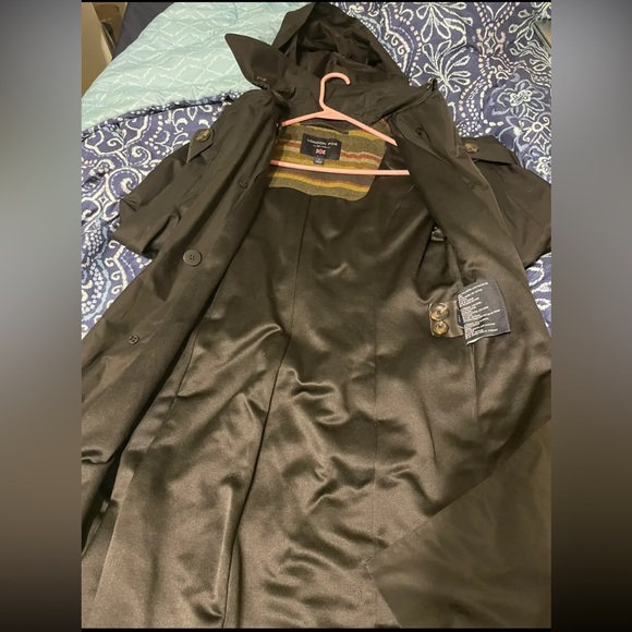 Black Trench Coat 🧥 - Picture 2 of 3